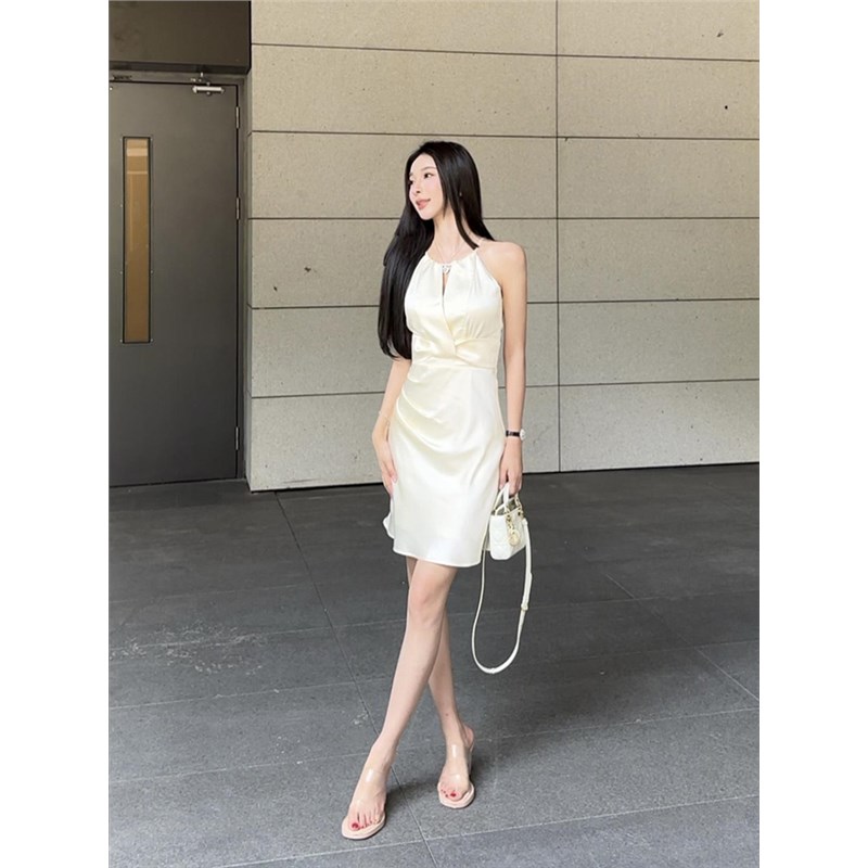 黑色法式气质缎面收腰显瘦名嫒修身挂脖吊带连衣裙礼服短裙女夏季