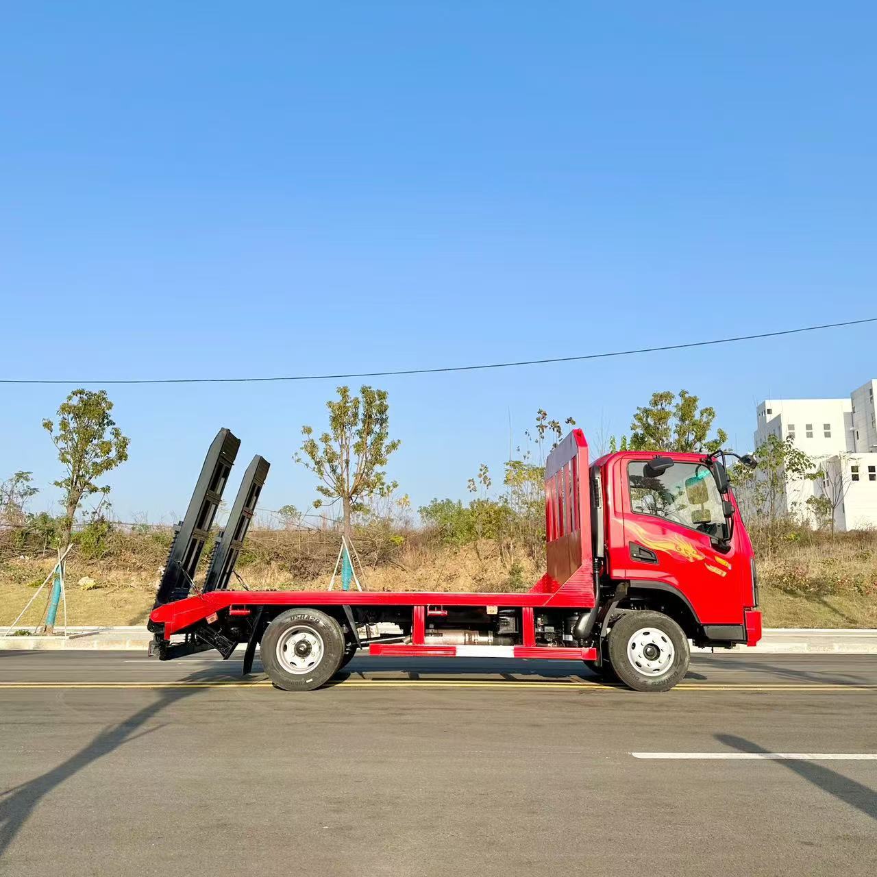 陕汽黄牌蓝牌平板运输车云贵川地形平板拖车 130挖机拖板车可分期