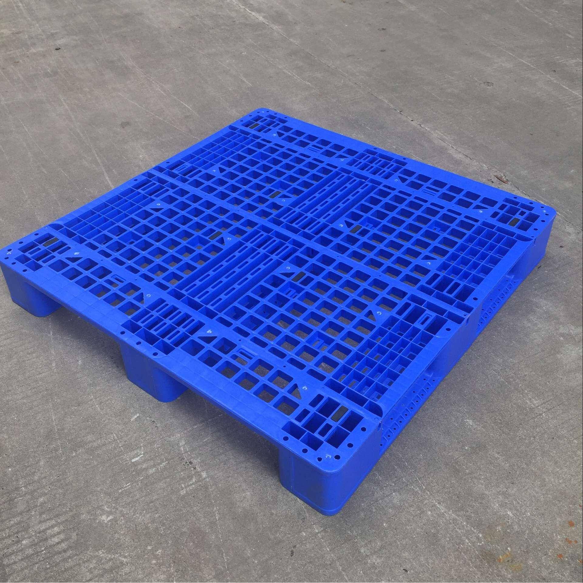 蓝板AFR色注塑料托盘叉车地台板川字拖板架塑胶卡上货叉车托塑盘