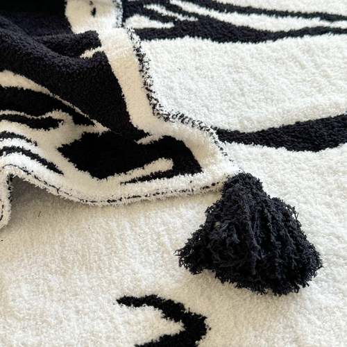 款黑白QOZ新简约边线条几何半绒盖毯沙发盖毯毯办公室午睡毛轻奢