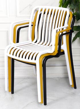 北欧闲塑料椅子靠背休RAH意网红餐椅家用桌现代简约餐创桌椅ins主