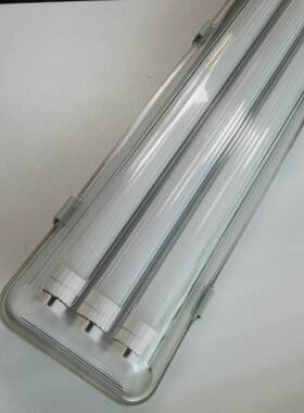 T8三管三防灯PCLED18W三排日光三防灯3X18WLED三防灯
