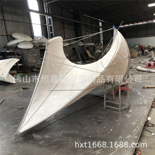 双曲面不锈钢扭弯雕塑扭弧不锈钢造型件景观雕塑摆件专业厂家