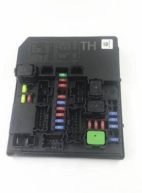 汽车保险盒284B7ED03A1TT4A1TT4B1TT2A1TT4DEY93A6LA0A