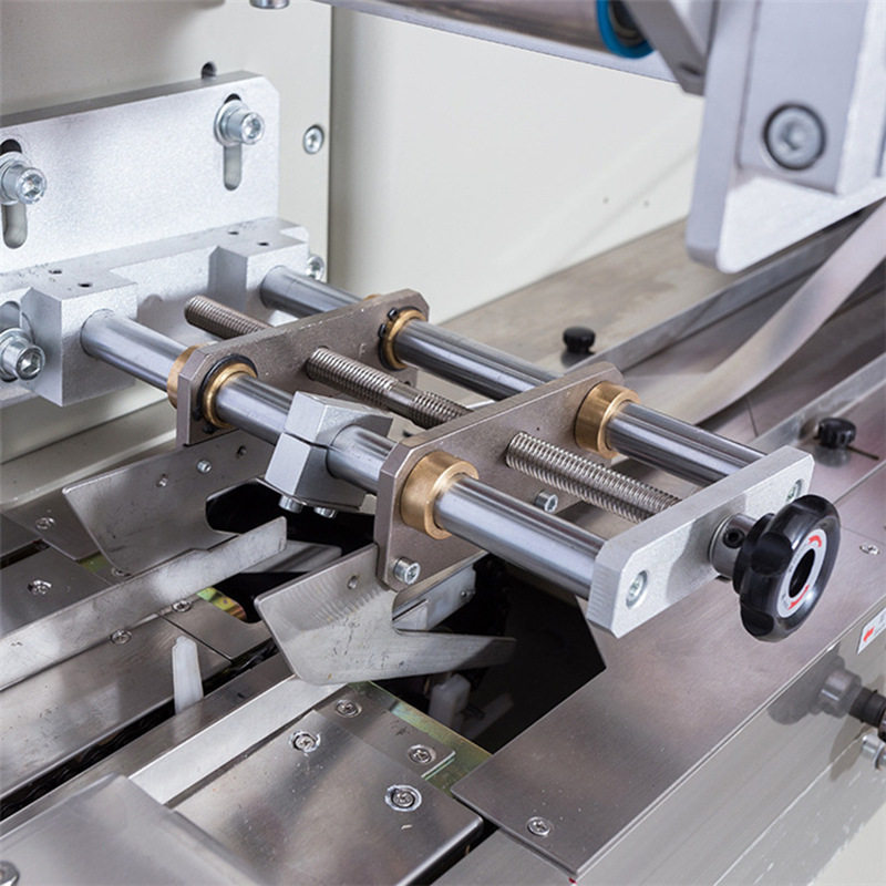 榴莲饼包装机C-420ZS华夫饼奶茶曲奇饼干面包真空枕式自动包装机