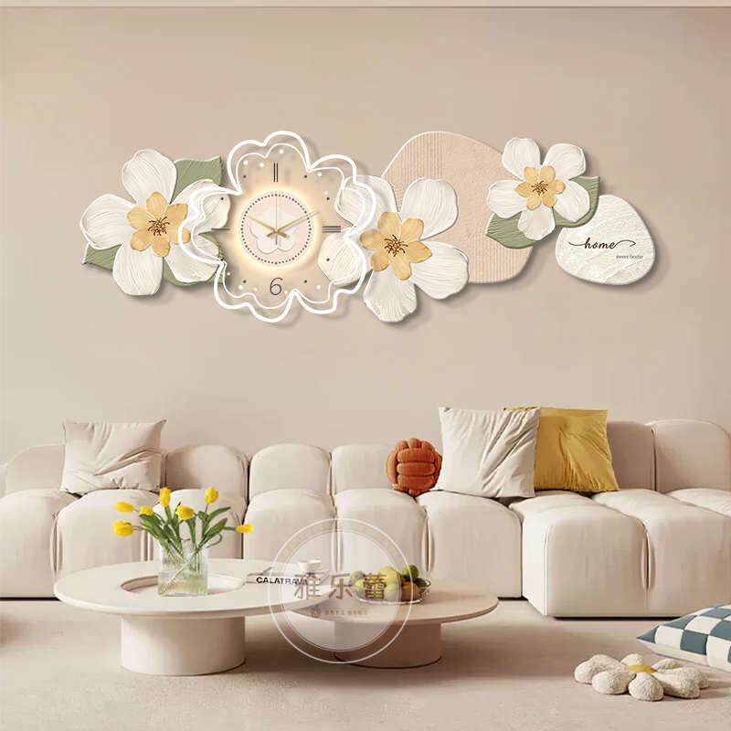 奶油风客厅装饰画艺术花卉带挂画氛围沙发感画灯钟表背景墙壁画画