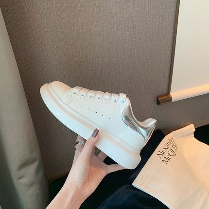 葡萄妈Studiolee 4.5cm内增高~松糕底圆头厚底小白鞋运动板鞋女