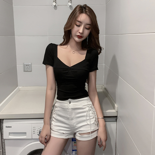 低胸性感方领锁骨上衣修身显瘦收腰显胸设计感心机紧身漏胸T恤女