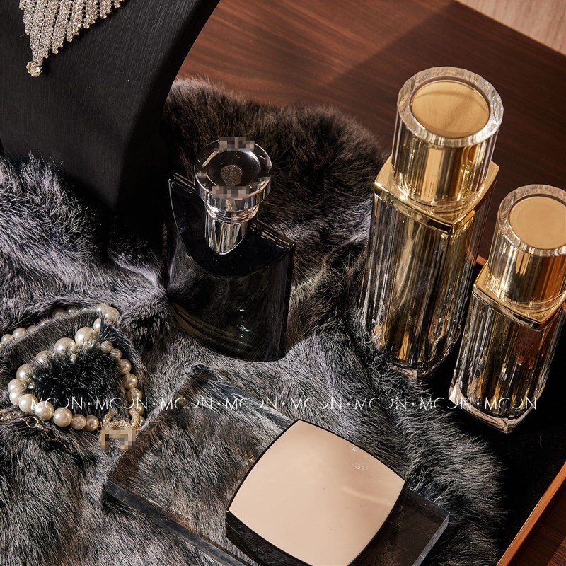 MOON慕空间北欧样板房衣帽间轻奢化妆台摆件衣柜软装饰品展厅道具