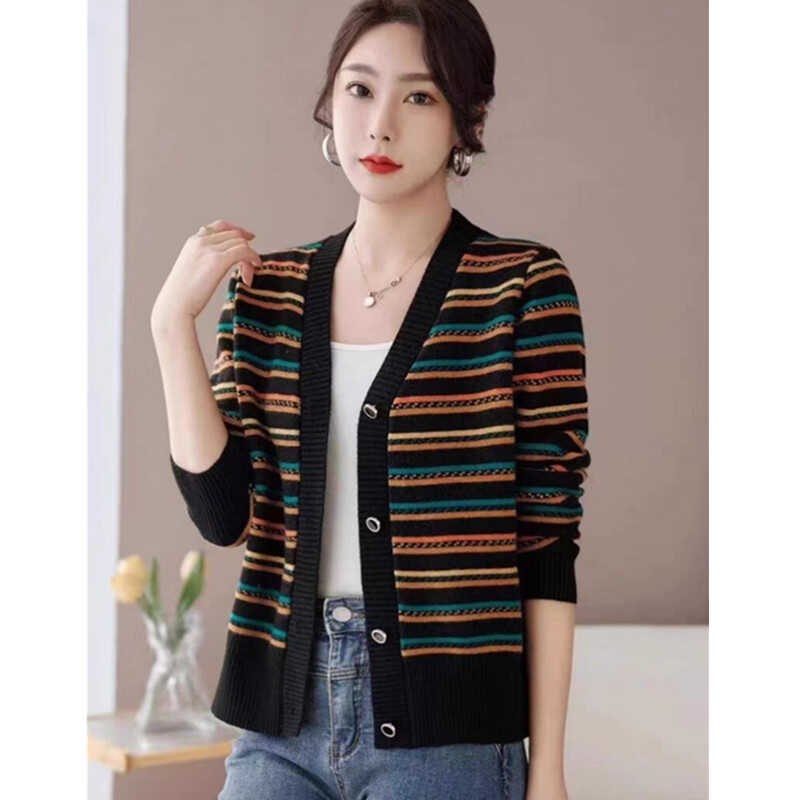 秋冬新款宽松彩条纹漂亮针织毛衣开衫女外穿百搭V领短款披肩外套