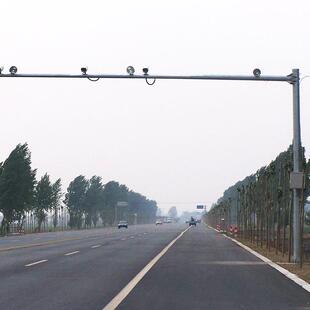 江苏通高速公路监控杆热镀锌电喷监塑警监交控YEO杆悬臂式八角控