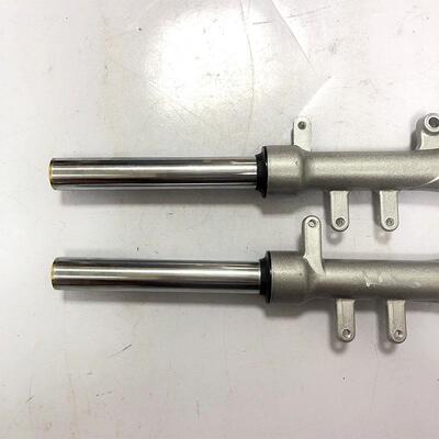 F6碟刹摩前减震厂家直电销质保障电动减震偏孔40车022100长碟品刹