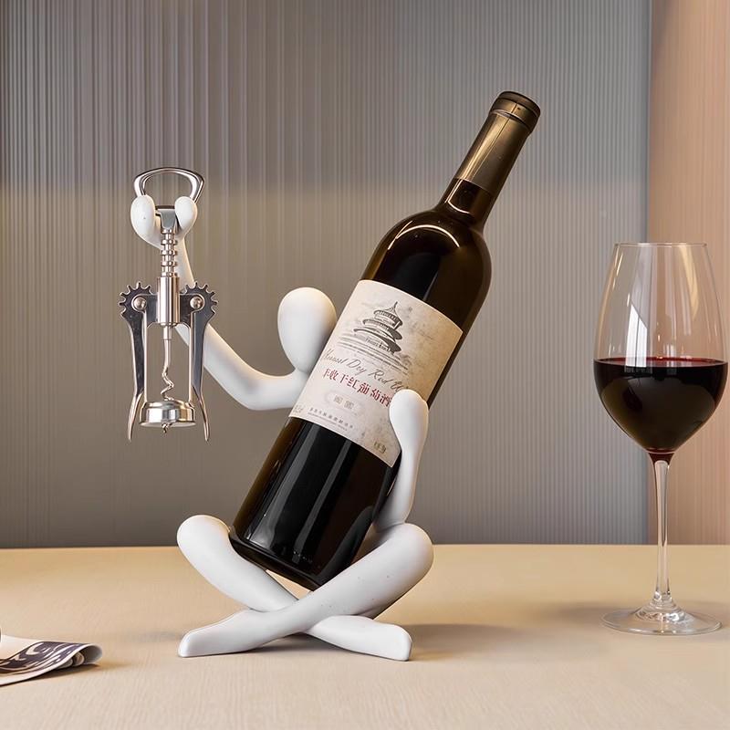 意式m6lsL11_极简术人物红酒2架酒摆件轻奢店高档客厅酒艺柜电视