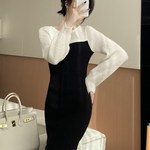 配大衣内搭黑白拼接毛衣打底裙2022秋季新款中长款开叉针织连衣裙