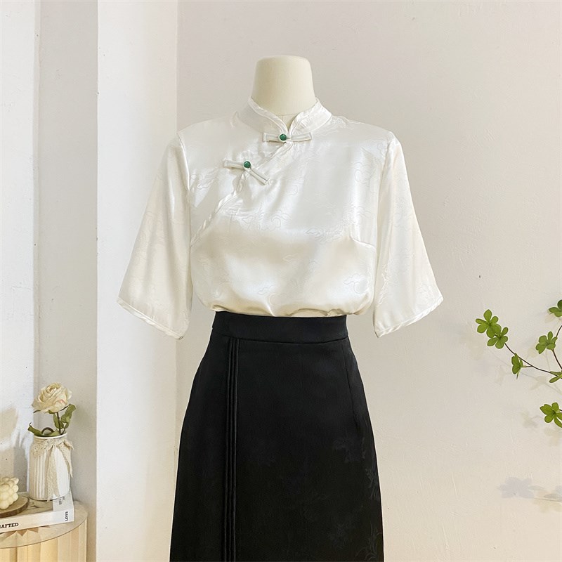 新中式立领盘扣短袖衬衫女2025夏设计感复古国风缎面提花小衫上衣