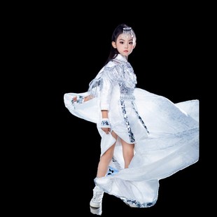 女童走秀T台比赛少数民族白套装中国风苗疆风服装中大童模特拖尾