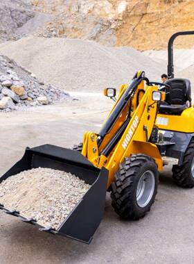 供应轮式家用装载机HT-180农用养殖场小铲车果园运输装载机