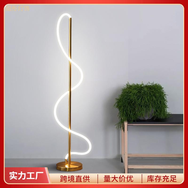 北欧饭厅长条线条后现代卧室创意个性现代简约异形音符落地灯设计