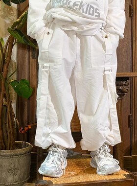 童装男童白色机能飘带慵懒休闲风工装裤儿童拉褶束脚裤潮2025年