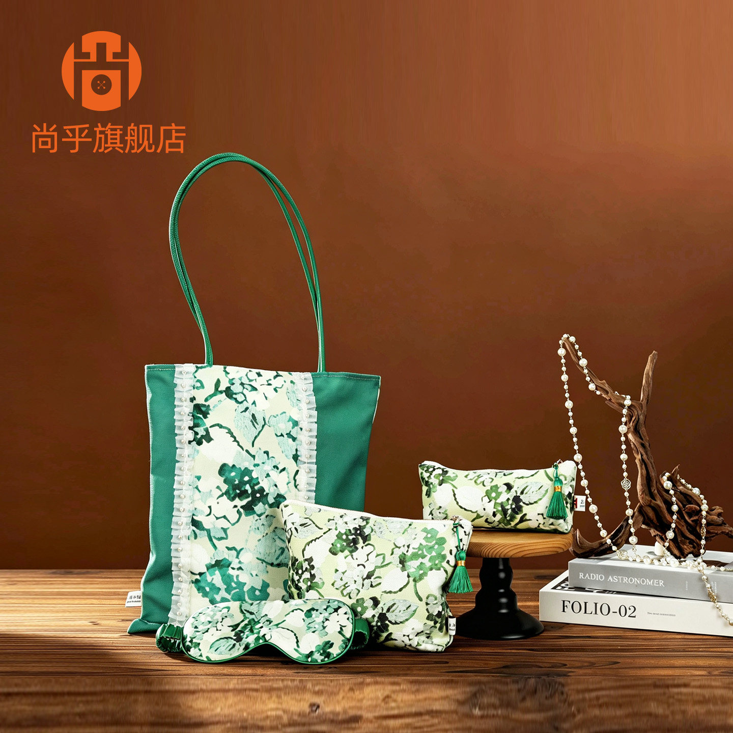 尚乎 绿色地绣球花纹植绒剪绒旗袍-印花拼接帆布包