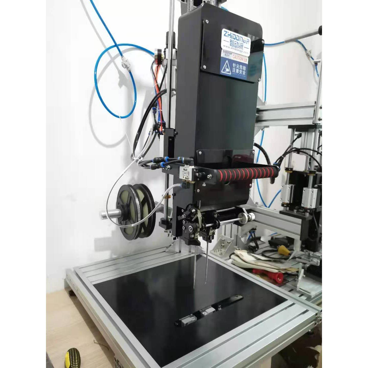 梯形胶针机弹性捆绑板固定胶片扎带机玩具小五金带垫片胶钉机