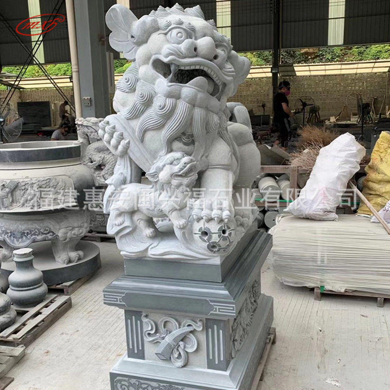 源头厂家供应青石南狮一对酒店庭院看门中式石雕石狮雕塑摆件