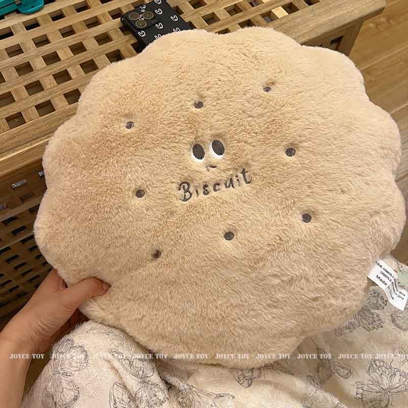 可爱黄油饼干抱枕被子珊瑚毯子两用靠枕办公室午睡枕头抱枕车载用