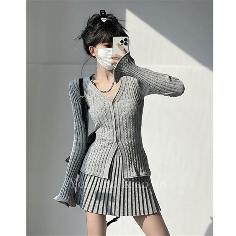 纸片人黑色套装小个子甜辣气质喇叭袖针织衫高腰百褶短裙两件套女,女装/女士精品,时尚套装,淘宝优惠券,粉丝福利购,淘宝优惠卷