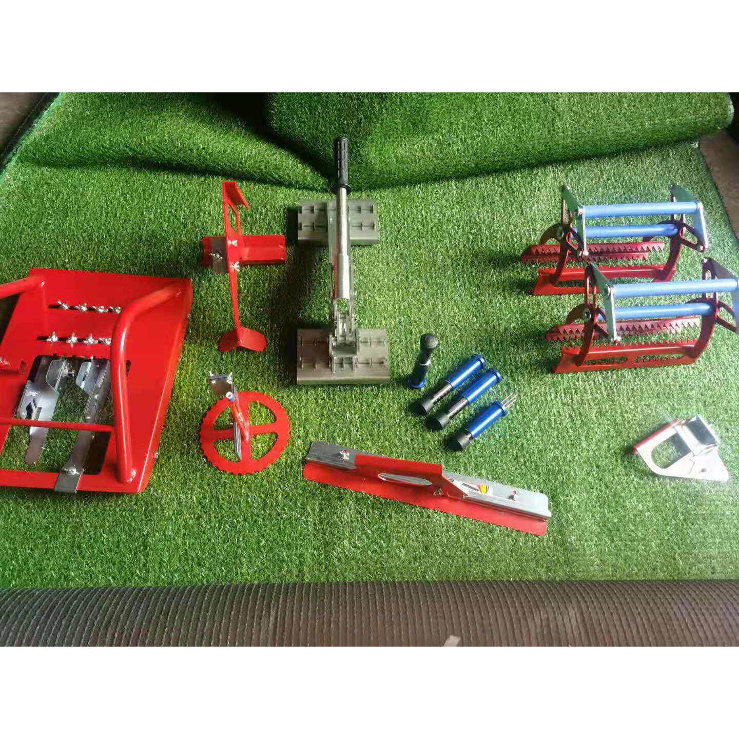 学校操场人造草坪施工工具线性切割器压实器拉紧器测量仪塑胶跑道
