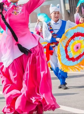 陕北榆林绥德秧歌服展演表演服装女飘逸开场舞蹈过大年秧歌演出服