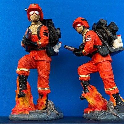 红门文化推荐森林消防雕塑摆件冲出火海 消防创意纪念品竞赛奖品