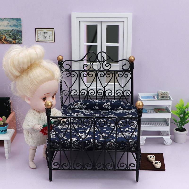 1:12娃娃屋dollhouse迷你家具卧室场景摆件黑色袖珍铁艺双人床