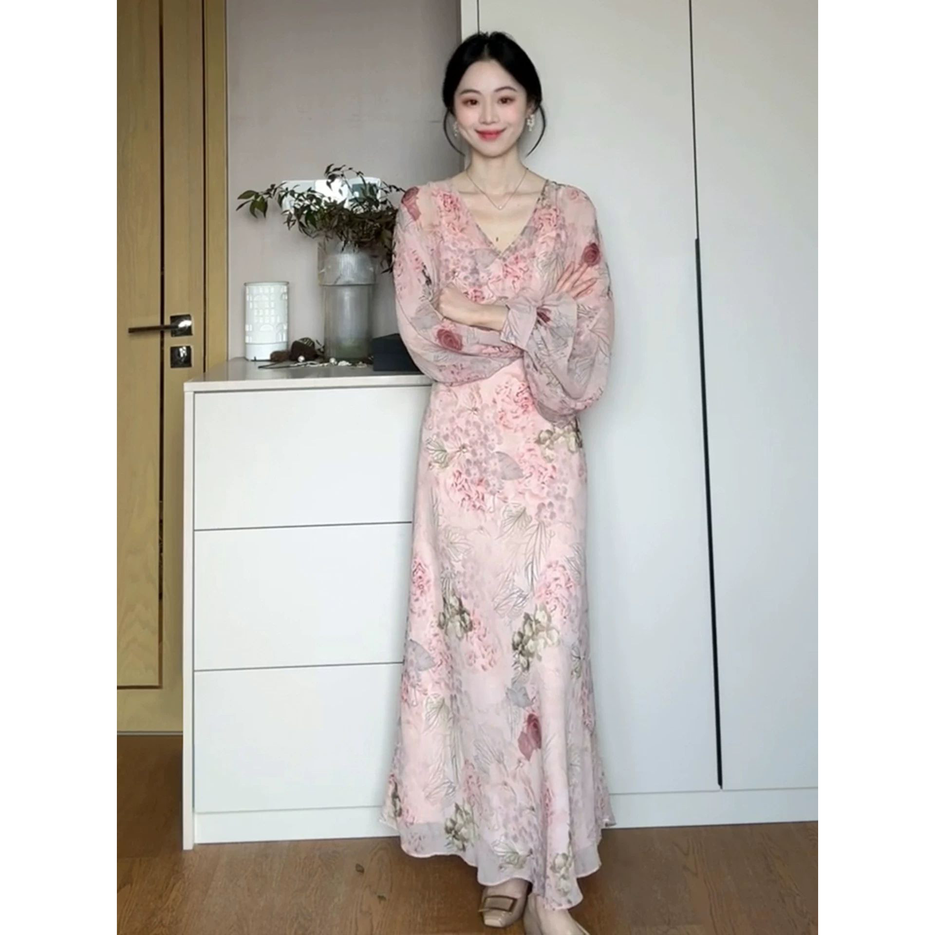 已出货粉色碎花连衣裙子女早秋季2026新款绝美漂亮收腰长裙