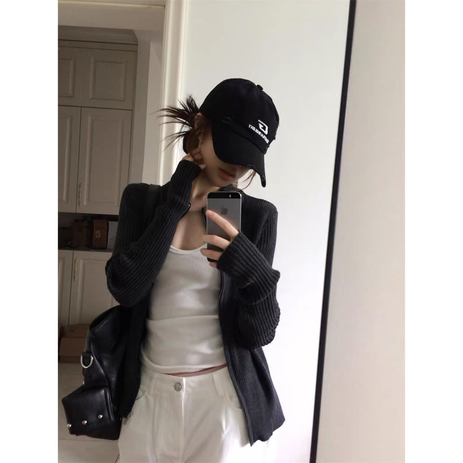 已出货美式复古温柔黑色针织开衫女秋季修身收腰显瘦设计感收腰