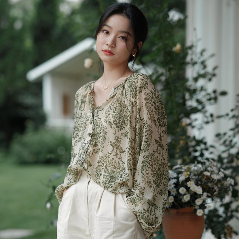 诺比昂复古显瘦小众绿色碎花灯笼袖微透防晒长袖衬衫上衣女设计感