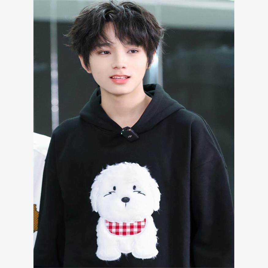 王橹杰同款毛绒棉花犬连帽卫衣