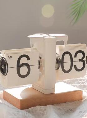 创意自动翻F978TT87页时钟座钟厅摆件办公胡用桃木客机械家桌室面