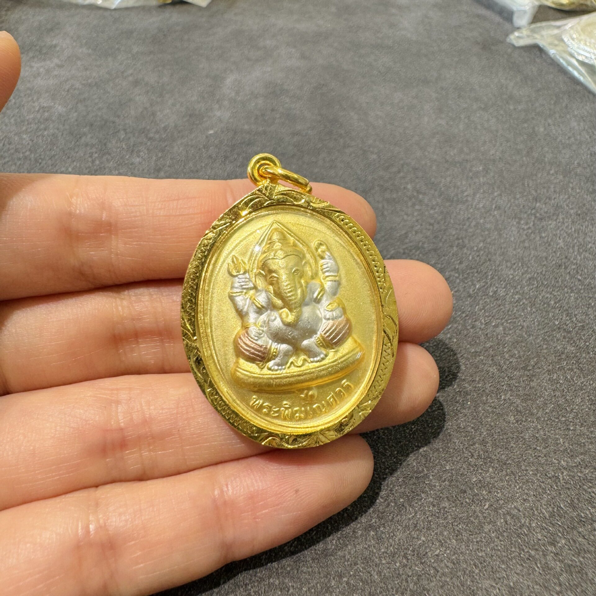 泰国佛牌  象神  四面佛 三圣色 双面佛牌 原庙真品