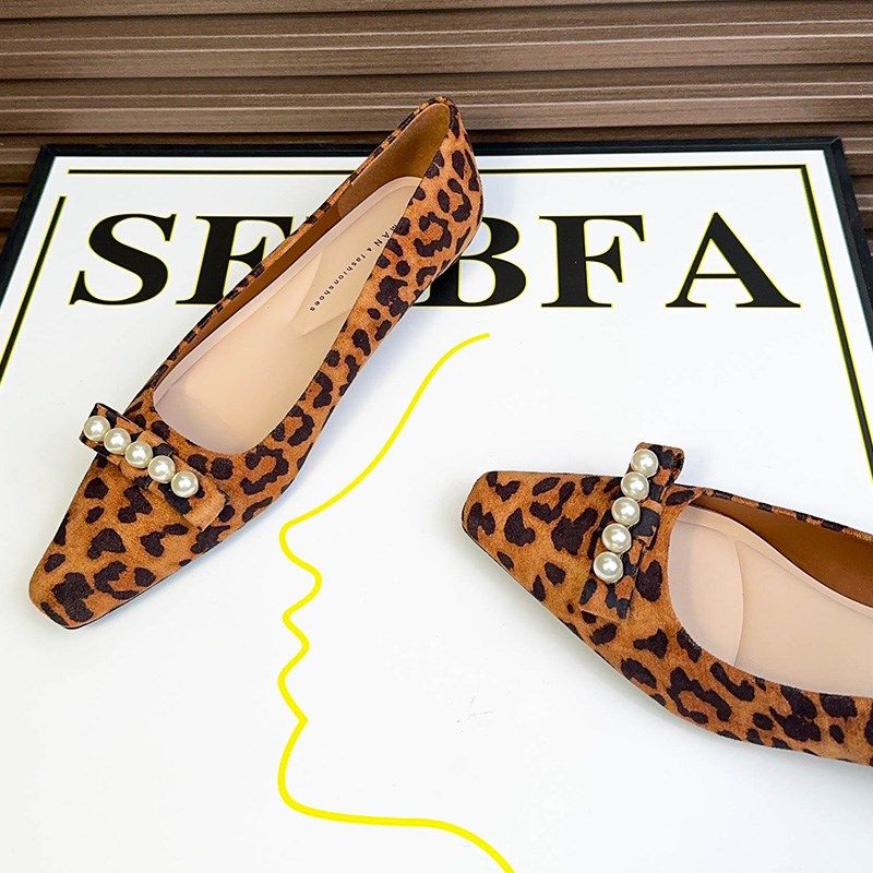 气质豹纹珍珠法式方头粗跟浅口平底鞋女2025年新款秋冬季绒面单鞋,女鞋,浅口单鞋,淘宝优惠券,粉丝福利购,淘宝优惠卷