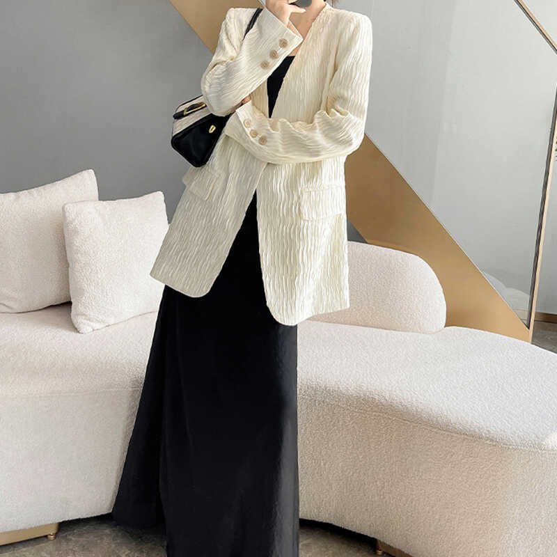 胖mm米色高级感V领西装外套女秋季大码高端时尚气质百搭西服上衣
