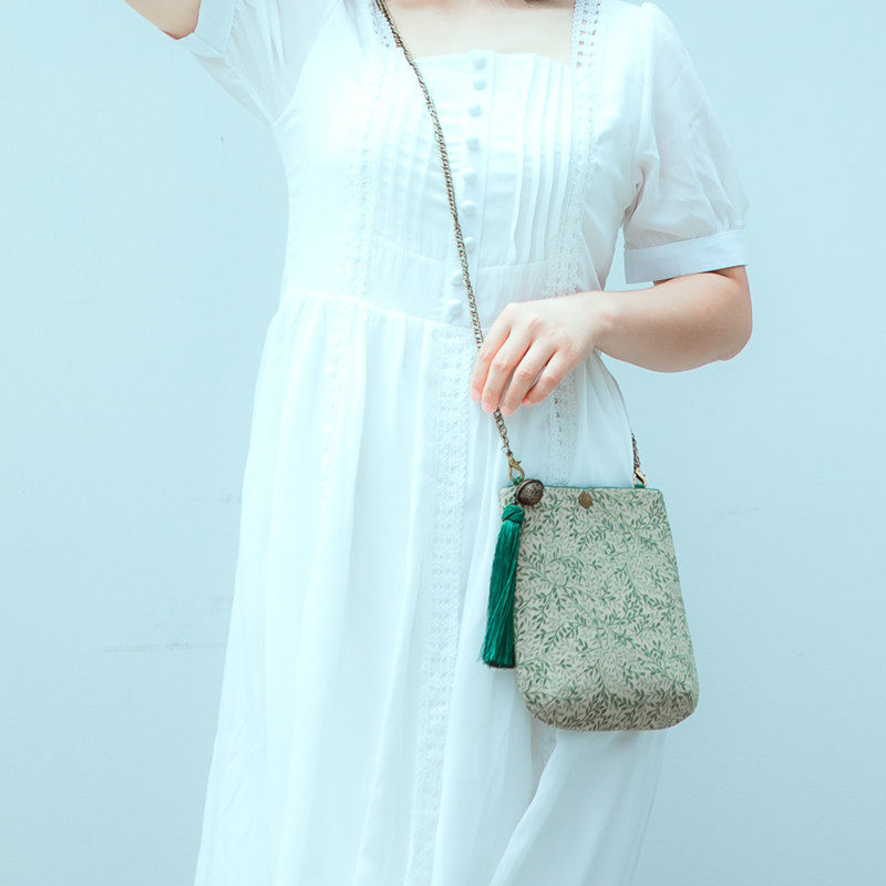 复古流苏铃铛斜挎包女棉麻文艺包小清新汉服包手机包女友生日礼物