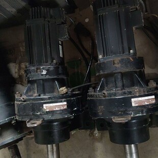 成色如图有一对 4115 住友减速机CNHX