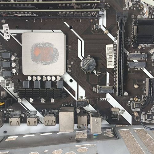 尔英G613主板 搭配i7-11800H处理器 单主板加挡板