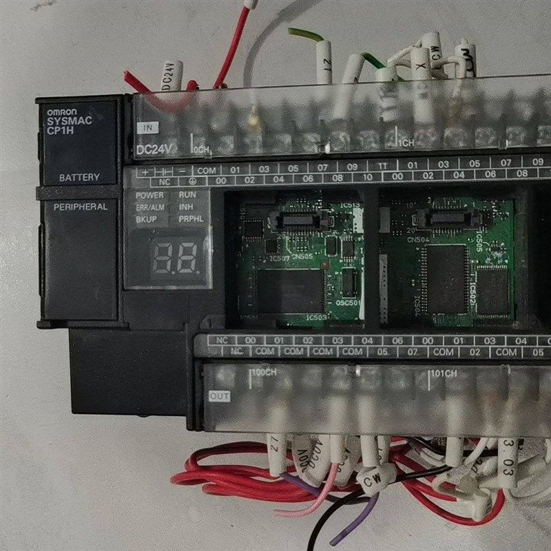 PLC CP1H-X40DT-D  。