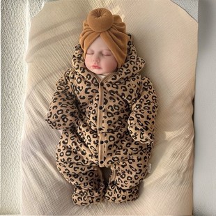 新生儿0一3月婴儿秋冬装棉服带帽连体衣6月男女宝宝外出爬服包脚
