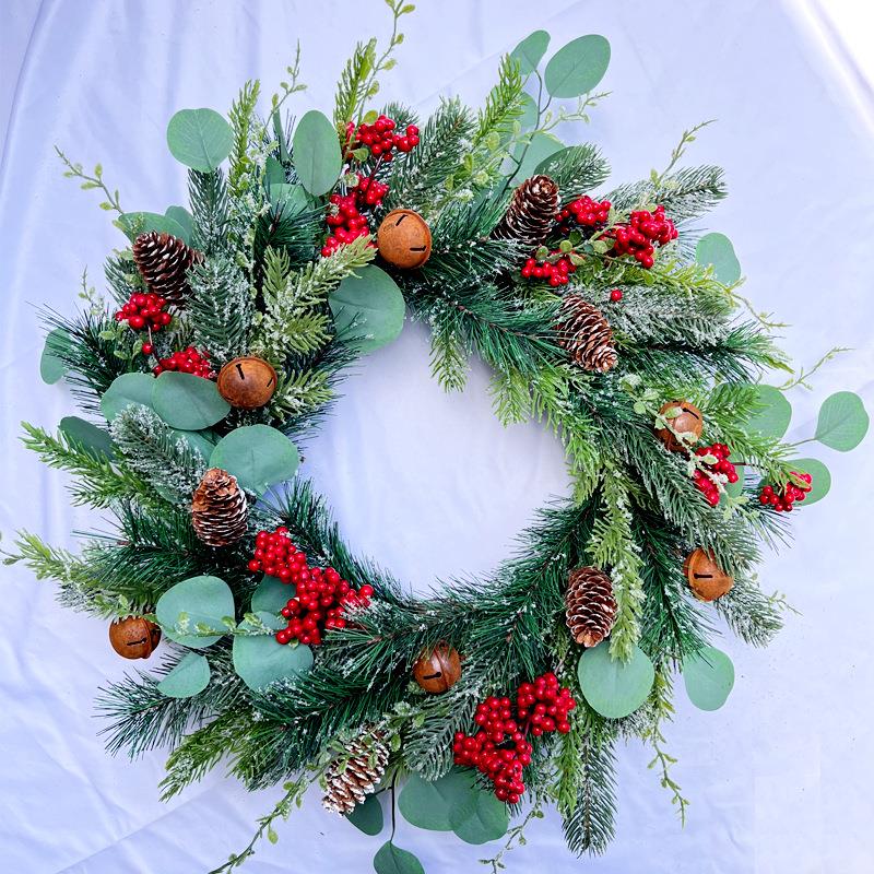 跨境新款圣诞花环圣诞节装饰松针铃铛挂件雪花效果大松果花圈门挂