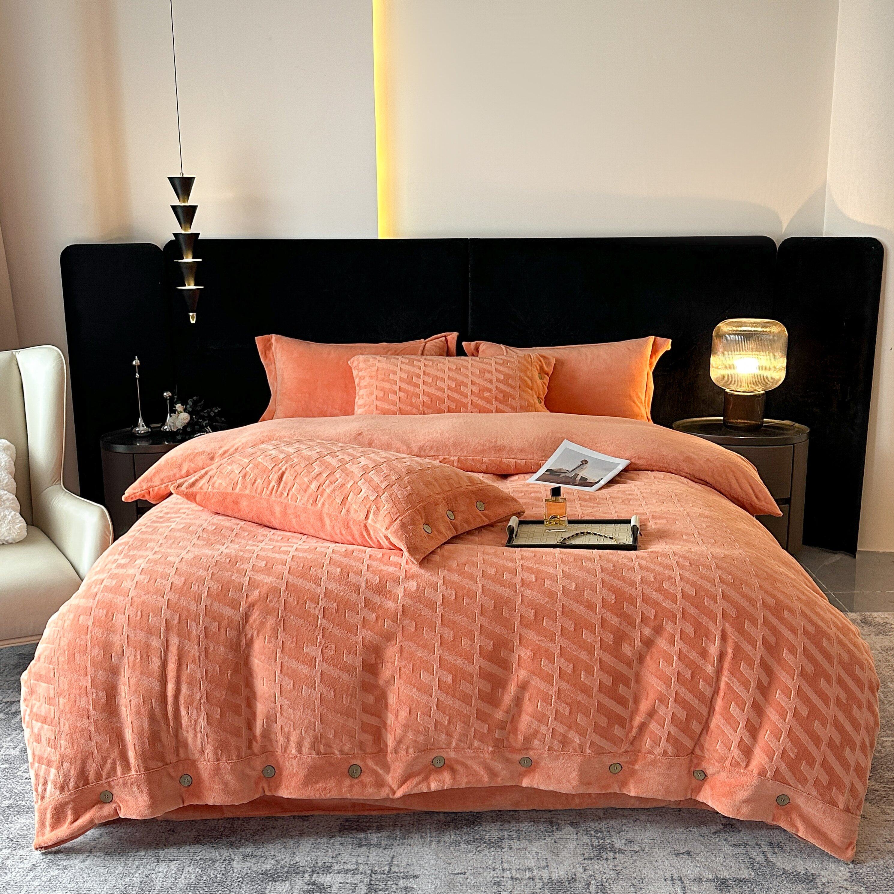 朵儿星球2025新款纽扣款9D冰岛绒雕花全消光牛奶绒四件套