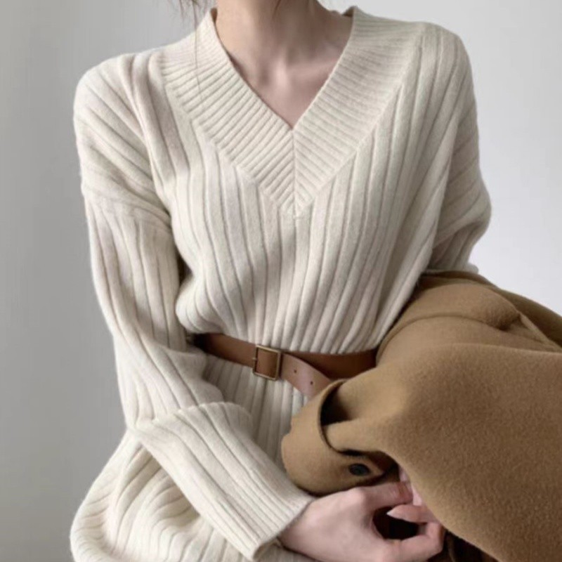 2024年冬v领中长款过膝毛衣裙女100纯山羊绒高端秋直筒针织连衣裙