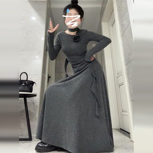 韩系挂脖针织连衣裙子女秋冬季2025新款小个子高级感开春套装长裙