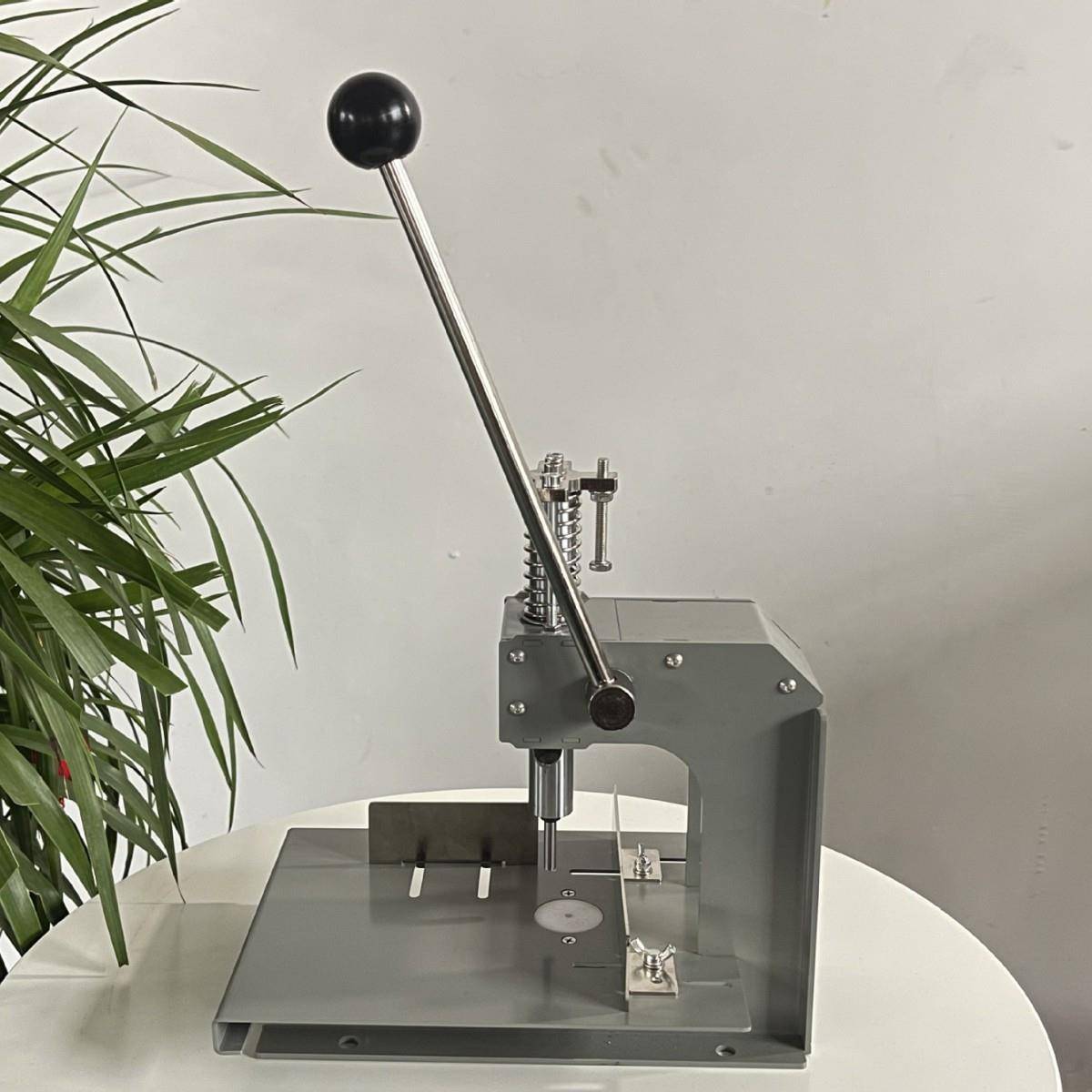 打动孔手吊牌冲孔器无01纺布单孔布料皮革压力编织塑料薄膜袋机纸